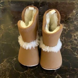 Old Navy baby booties